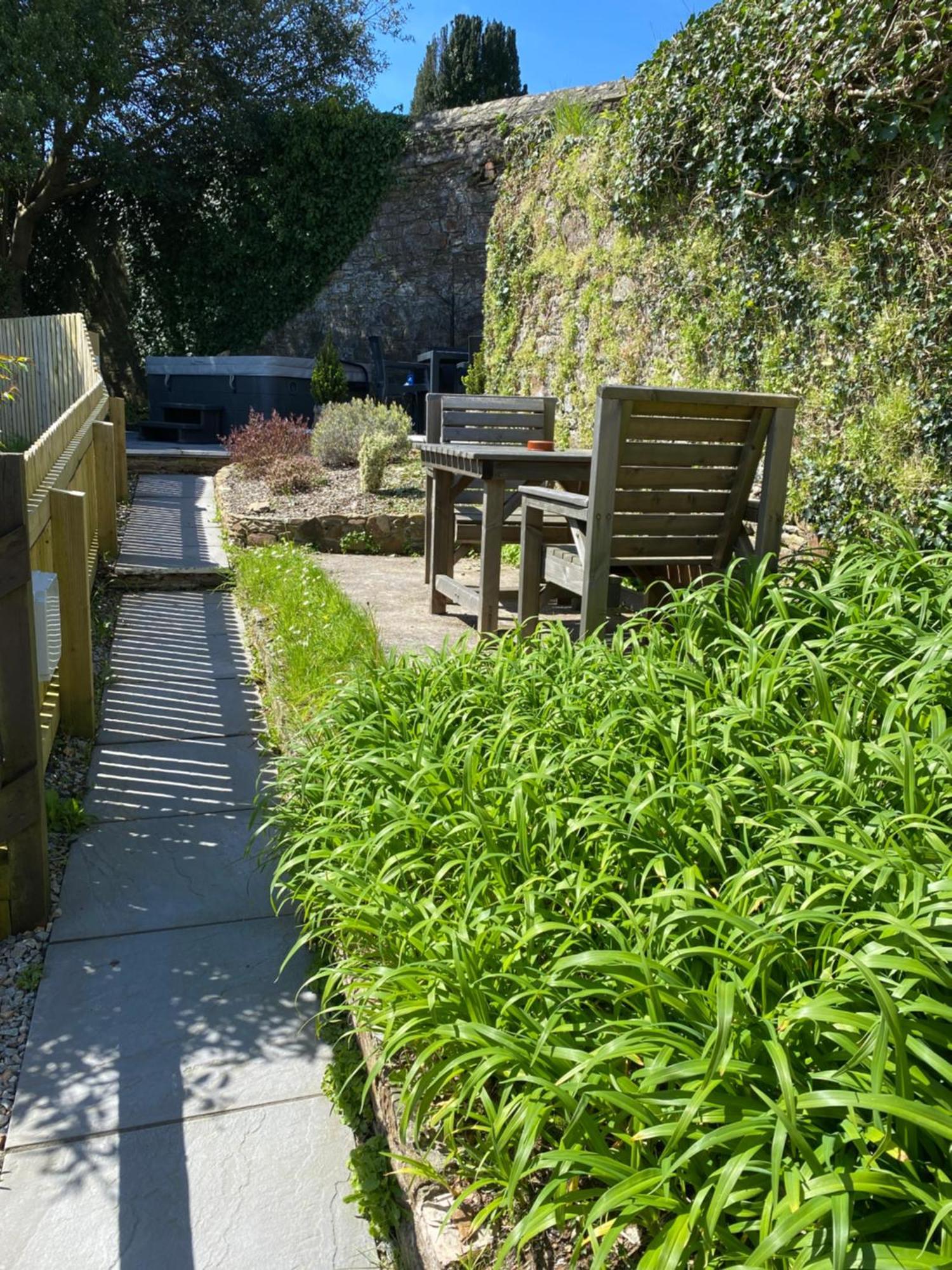 The Ivy Barn Holbeton Hotel Exterior photo
